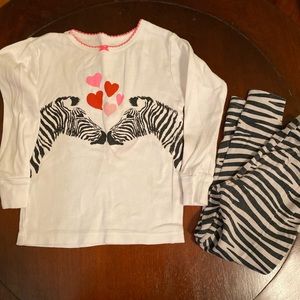 🧩 3/$20 Carters Pajamas zebra print heart pjs size 2T